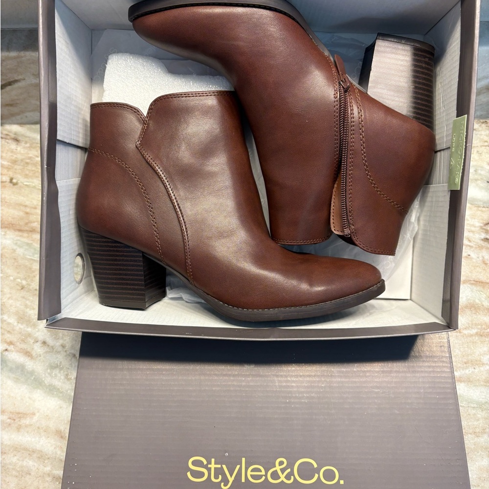 Style & Co. Women's Brown Ankle Booties Size 8.5 M.  Block heel 2 3/4”.
